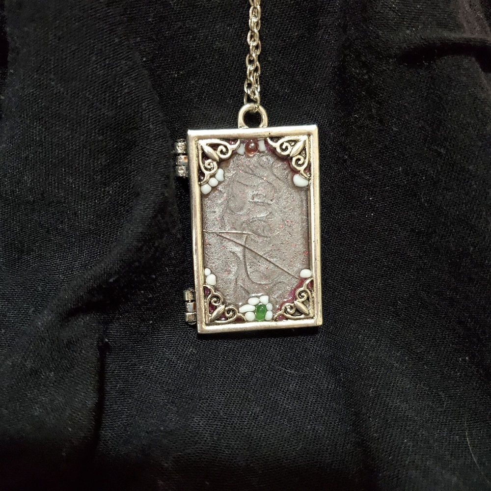 Necklace locket